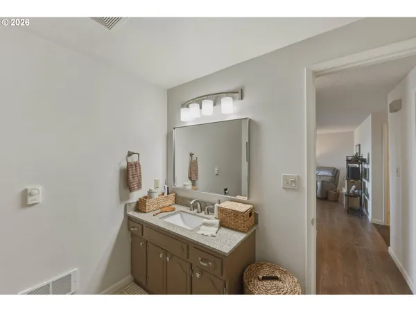 $270,000 | 290 North 3rd Court, Unit 4, Coos Bay, OR 97420
