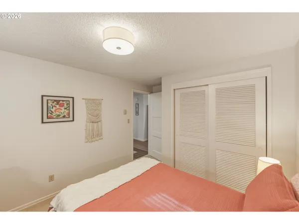 $270,000 | 290 North 3rd Court, Unit 4, Coos Bay, OR 97420