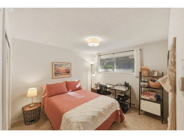 $270,000 | 290 North 3rd Court, Unit 4, Coos Bay, OR 97420