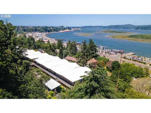 $270,000 | 290 North 3rd Court, Unit 4, Coos Bay, OR 97420