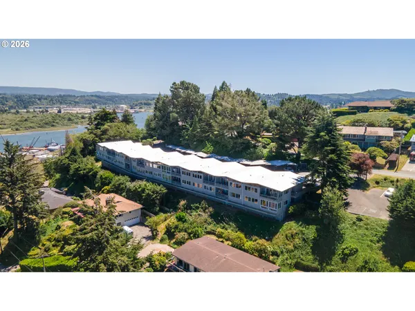 $270,000 | 290 North 3rd Court, Unit 4, Coos Bay, OR 97420