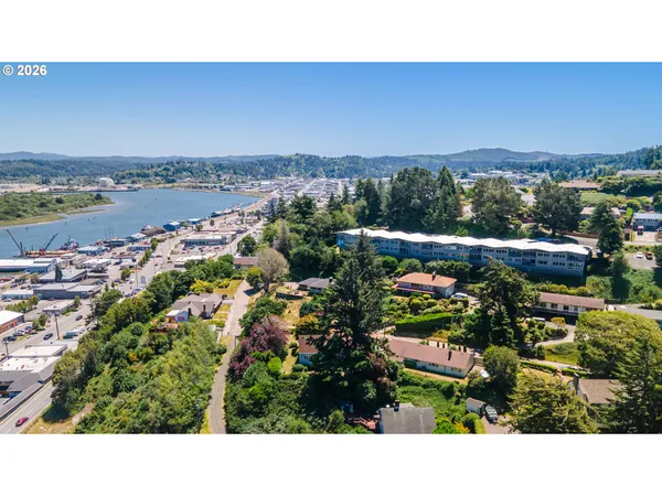 $270,000 | 290 North 3rd Court, Unit 4, Coos Bay, OR 97420
