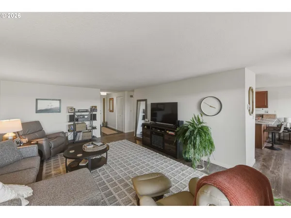 $270,000 | 290 North 3rd Court, Unit 4, Coos Bay, OR 97420