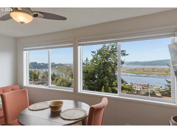 $270,000 | 290 North 3rd Court, Unit 4, Coos Bay, OR 97420