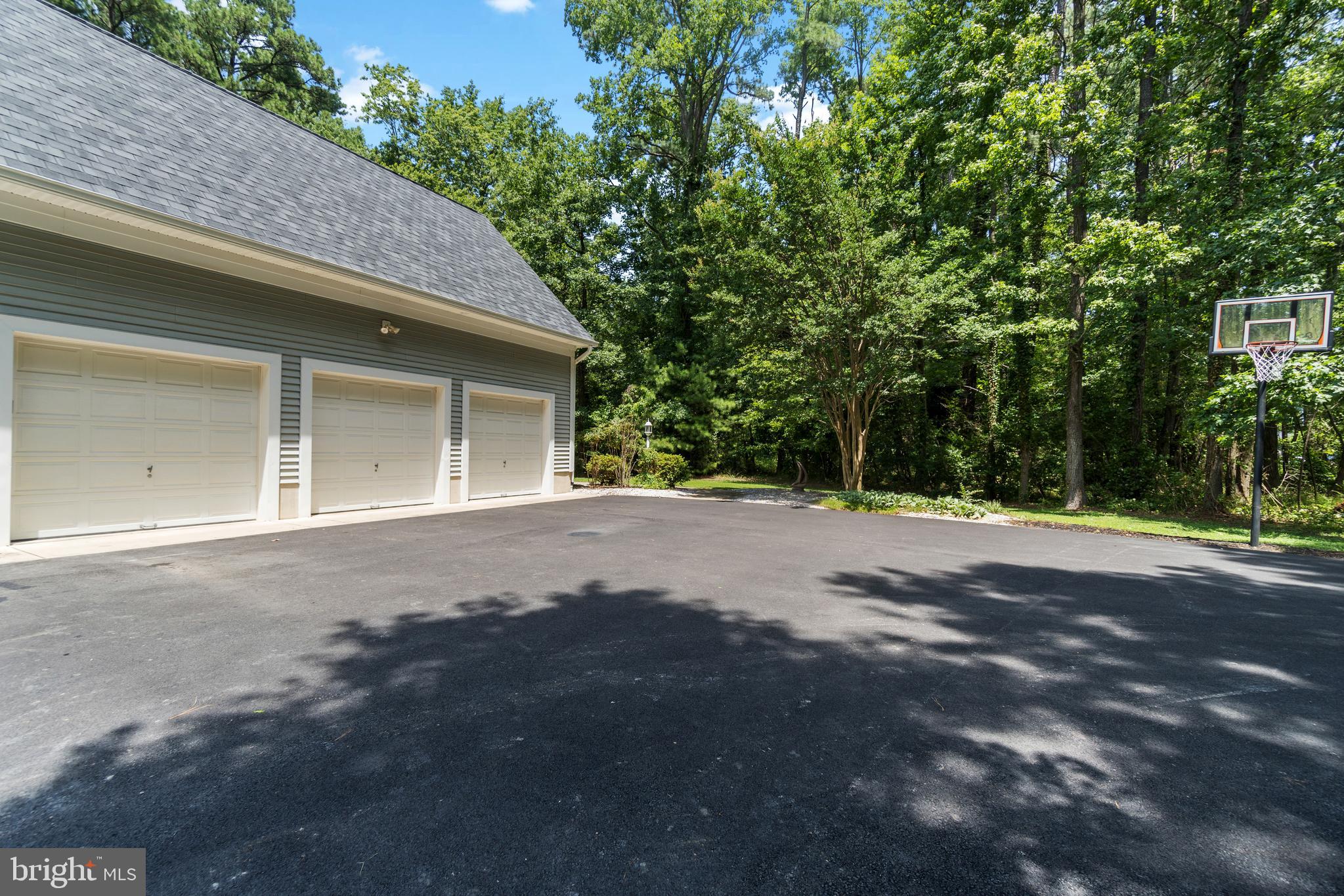 16271 Thomas Road Piney Point, MD 20674 - Photo 28 of 40 3 car garage with room for basketball.