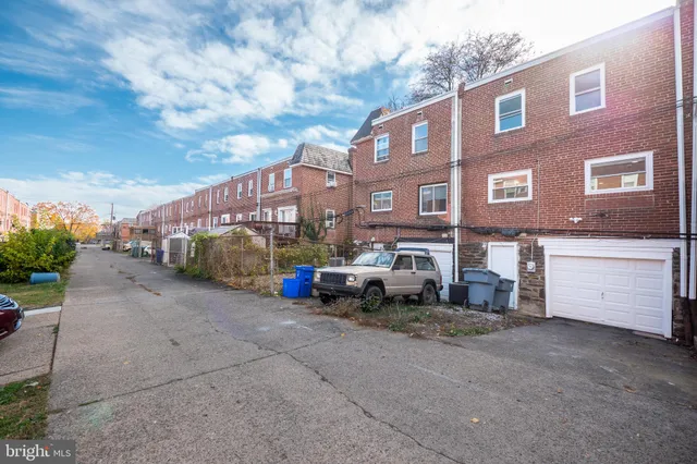 a view of a car park in front of house