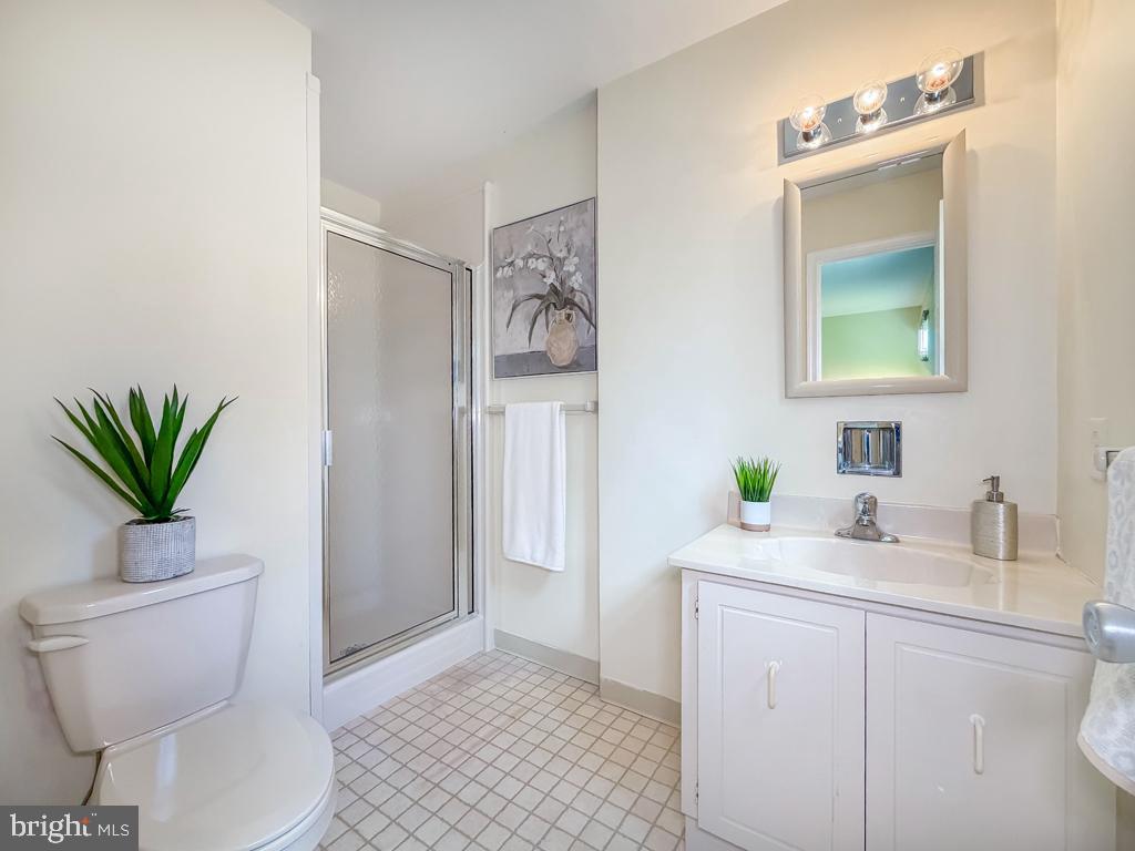 236 Greenview Road Yardley, PA 19067 - Photo 24 of 38 Primary Bathroom