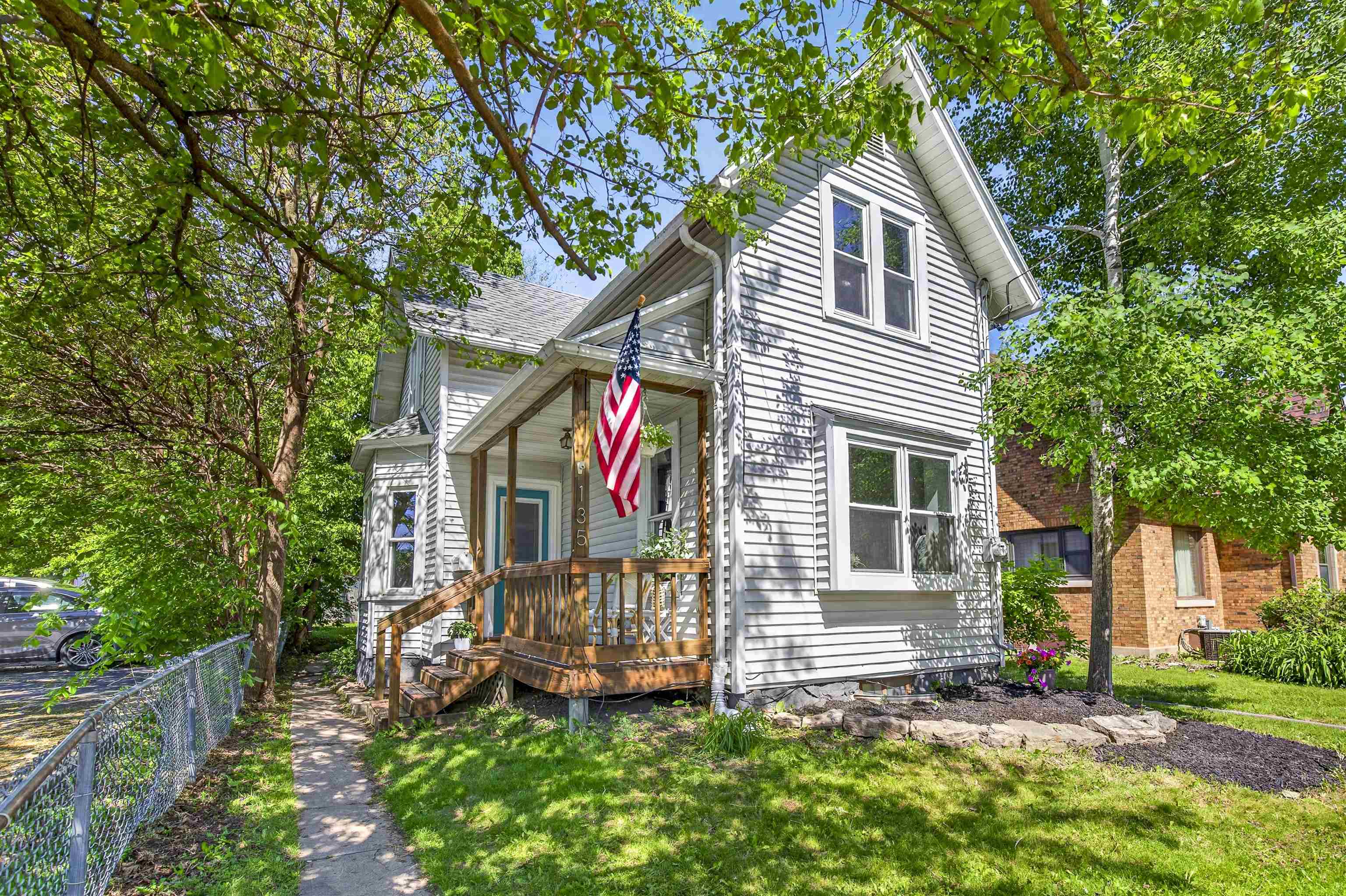 135 North Story Street Appleton, WI 54914 - Photo 1 of 25