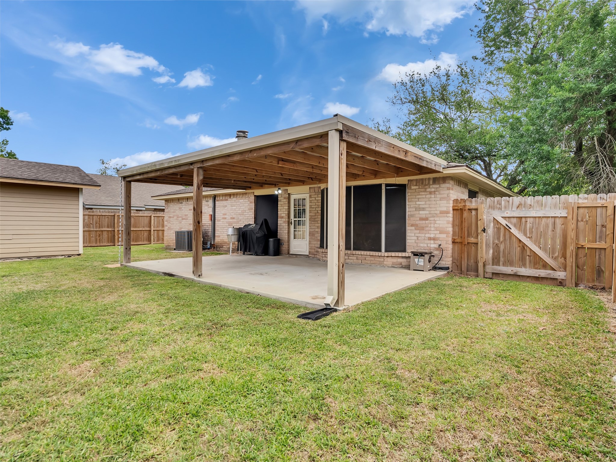 101 North Wagon Lane Angleton, TX 77515 - Photo 17 of 23