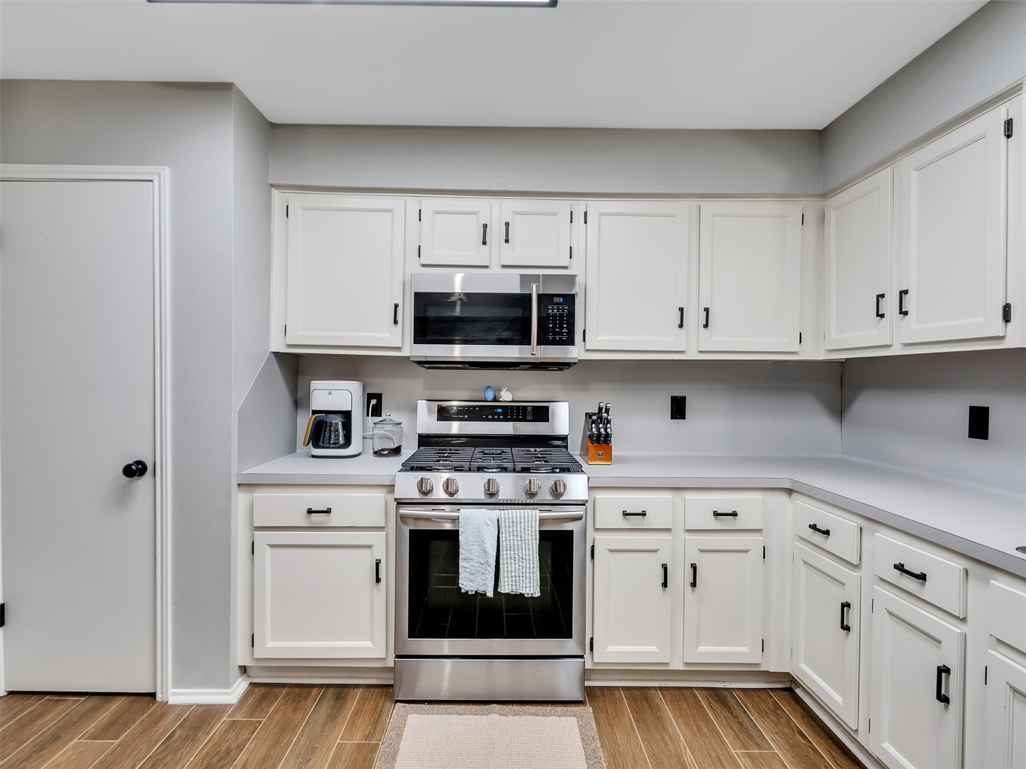 101 North Wagon Lane Angleton, TX 77515 - Photo 7 of 23