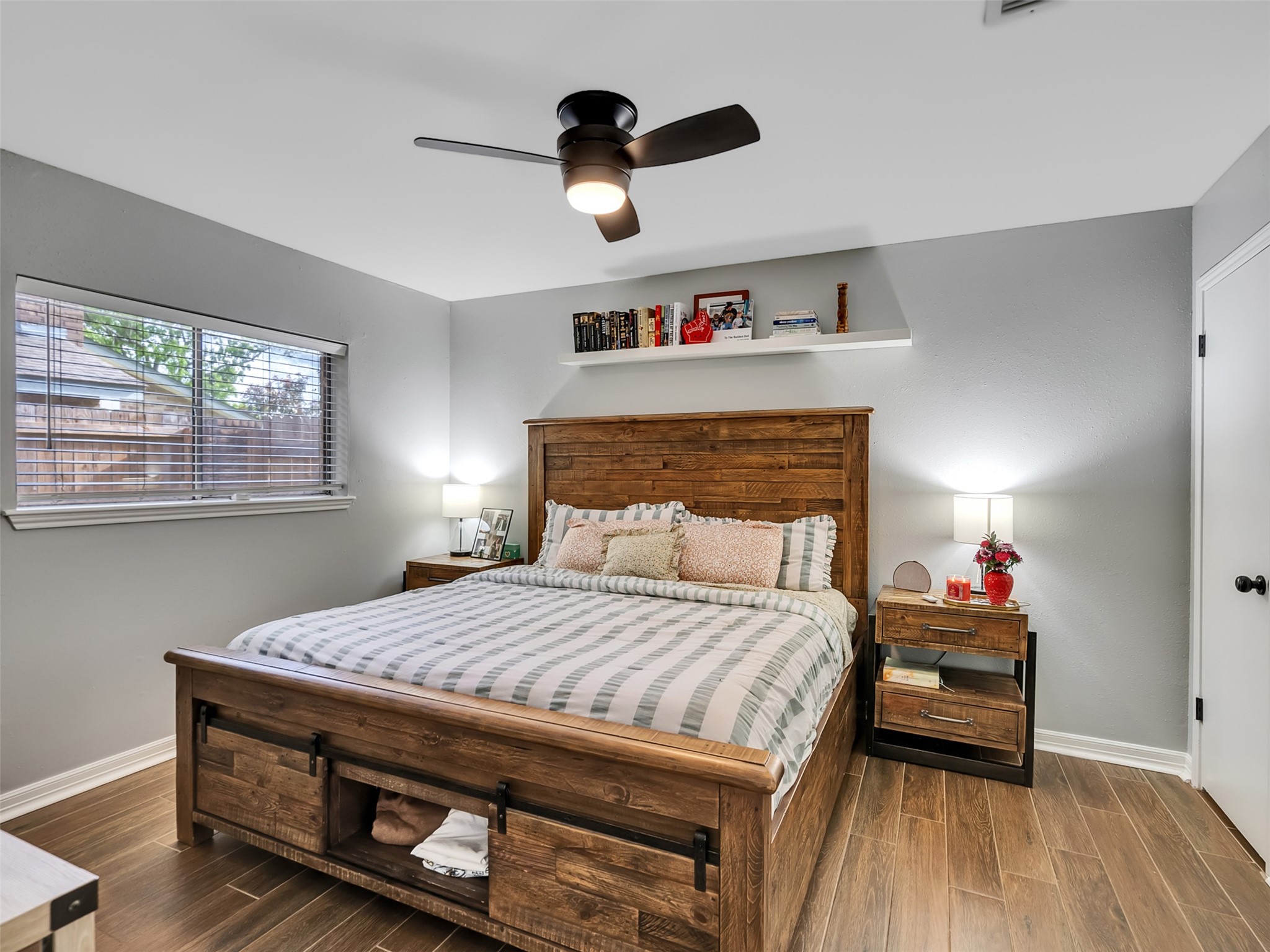 101 North Wagon Lane Angleton, TX 77515 - Photo 9 of 23