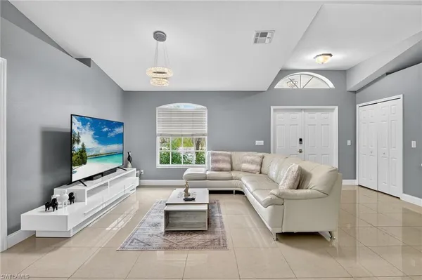 $4,000 | 850 29th Street Southwest, Naples, FL 34117