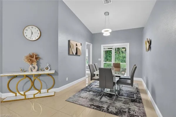 $4,000 | 850 29th Street Southwest, Naples, FL 34117