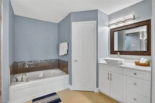 $4,000 | 850 29th Street Southwest, Naples, FL 34117