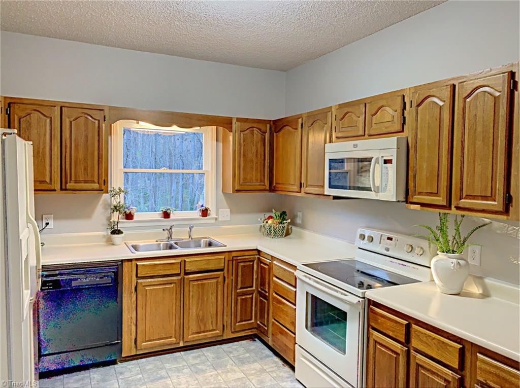 549 Kyle Road Winston-Salem, NC 27104 - Photo 8 of 29 Gallery Image 8