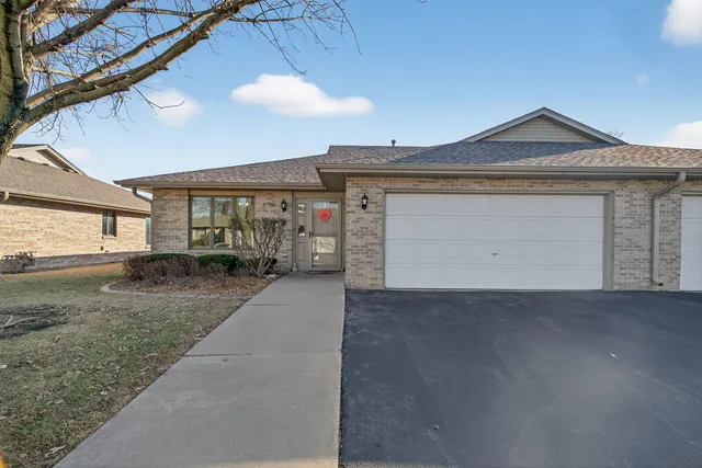 $289,900 | 2700 Eagle Drive, Unit 2700, Joliet, IL 60436