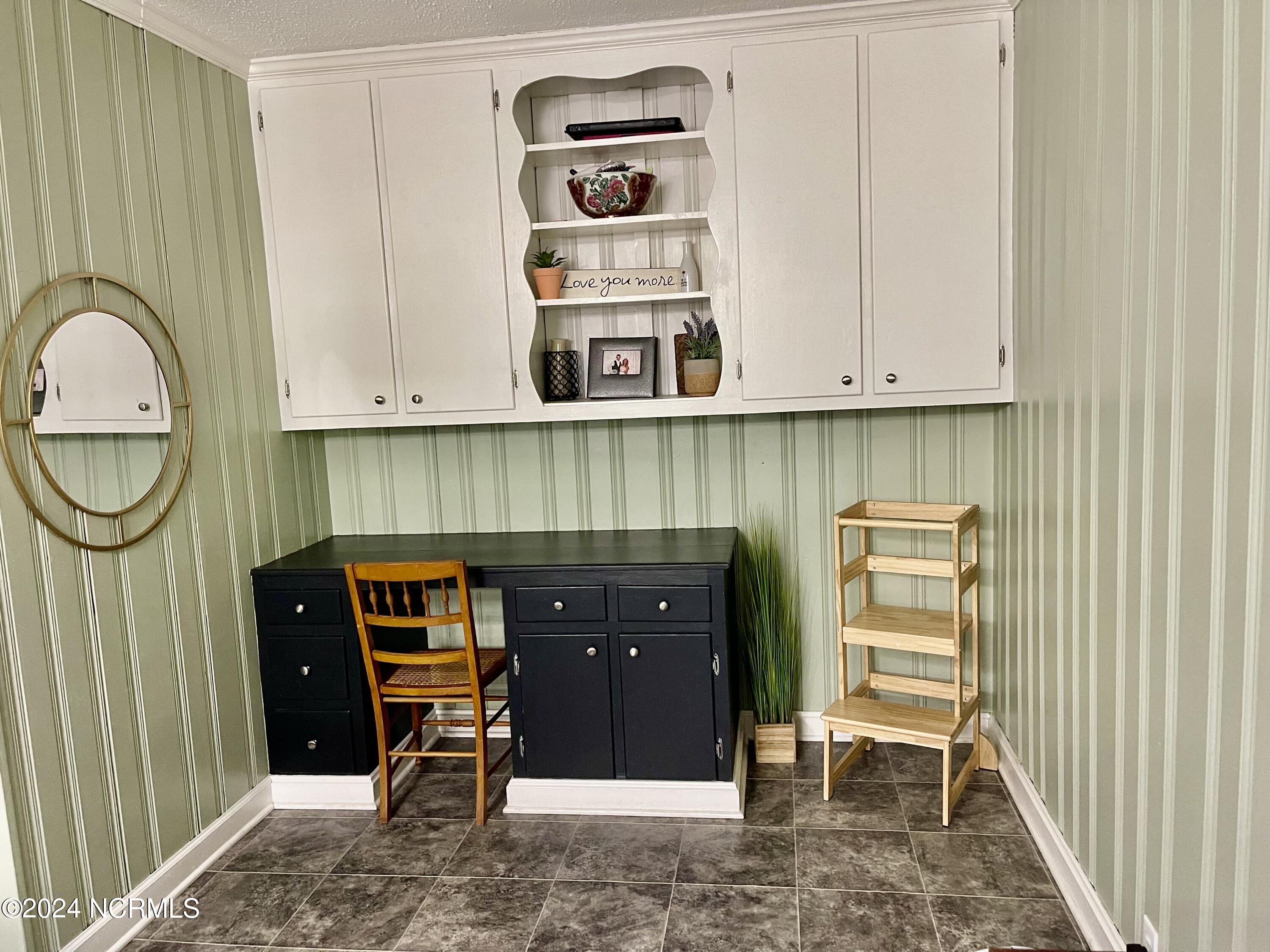 129 Woodland Road Rockingham, NC 28379 - Photo 9 of 38 built-in desk