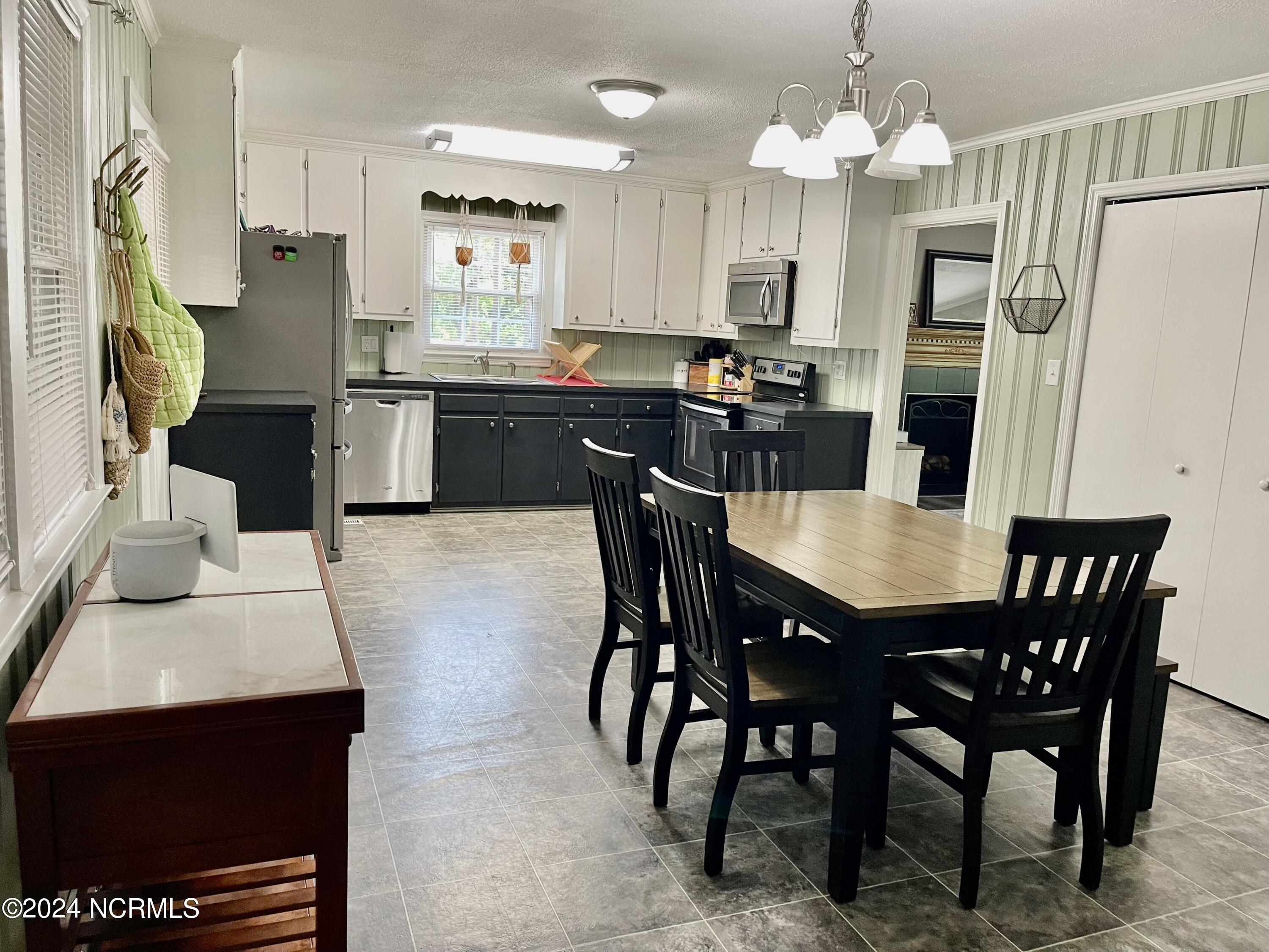 129 Woodland Road Rockingham, NC 28379 - Photo 10 of 38 kitchen