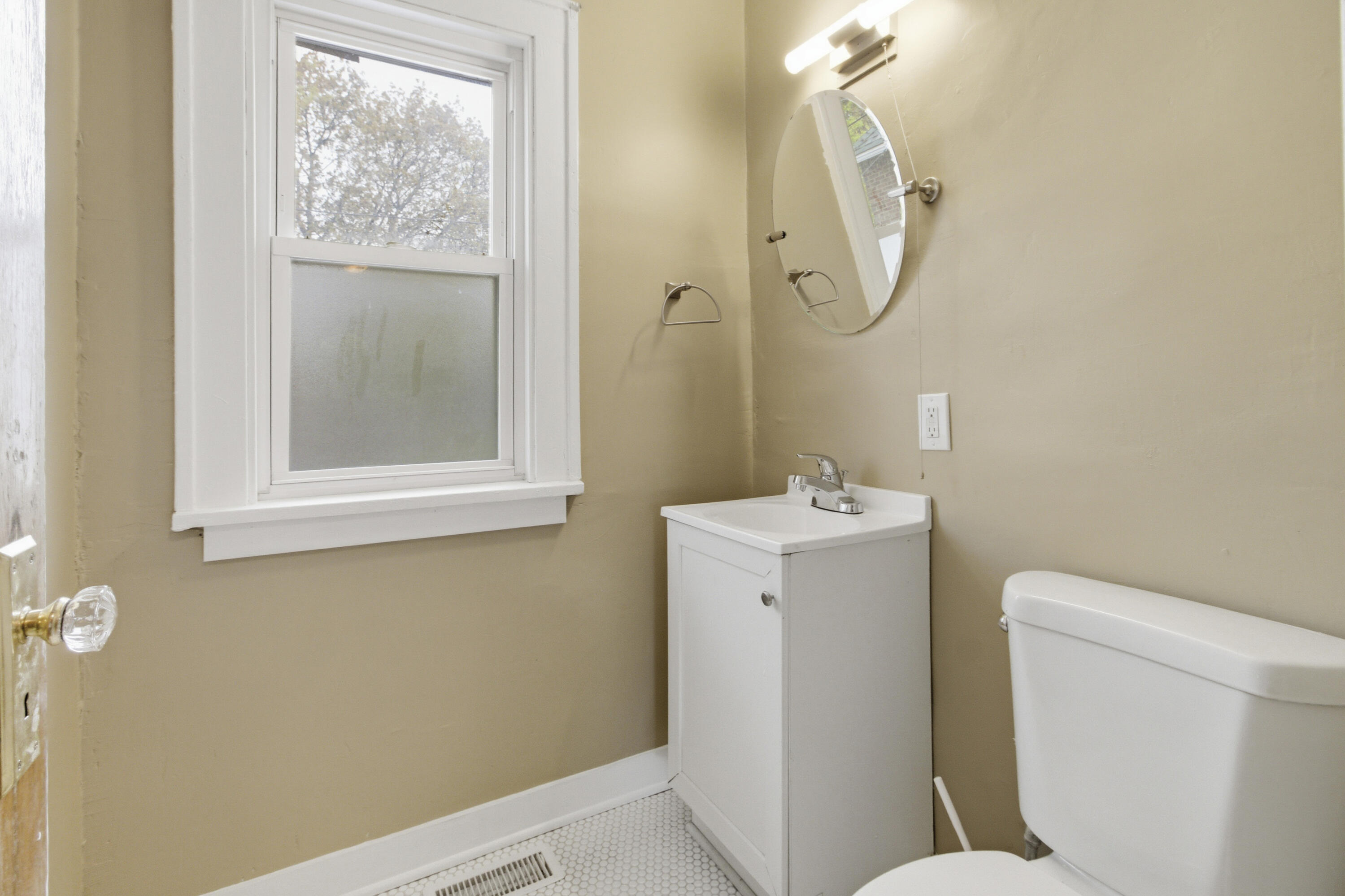 2432 North 55th Street Milwaukee, WI 53210 - Photo 13 of 41 IMG_1661