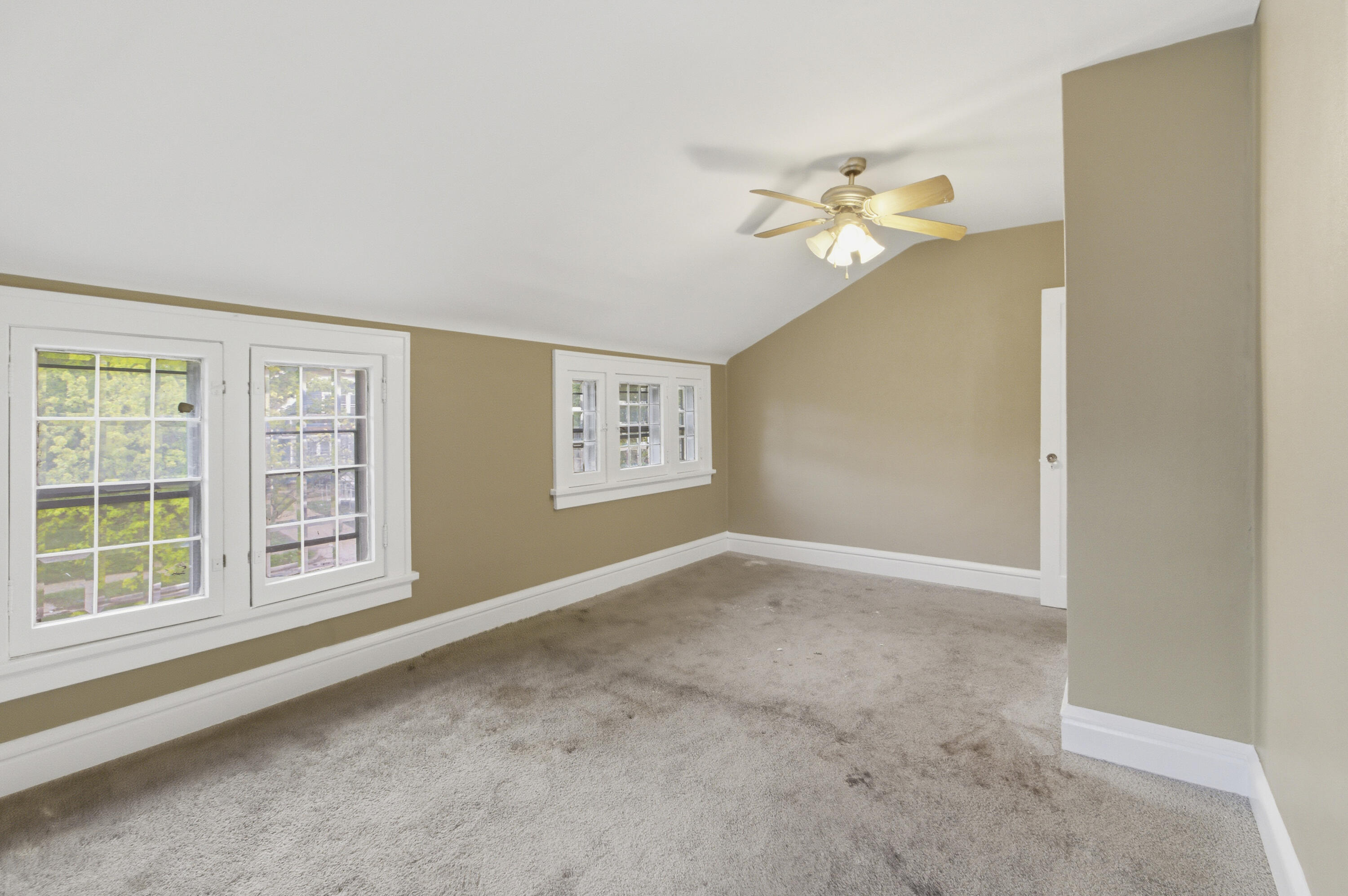 2432 North 55th Street Milwaukee, WI 53210 - Photo 16 of 41 IMG_1673
