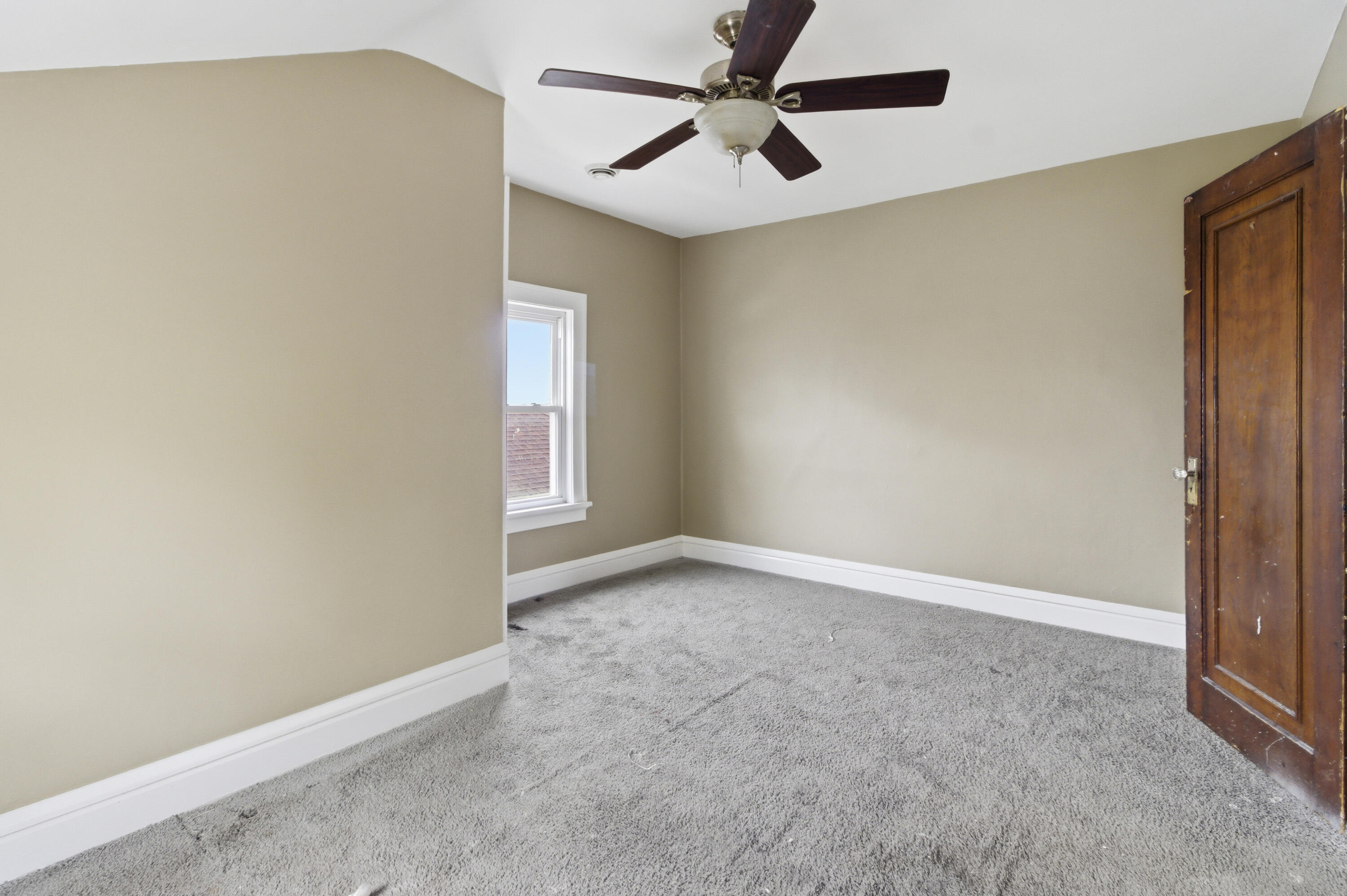 2432 North 55th Street Milwaukee, WI 53210 - Photo 20 of 41 IMG_1703
