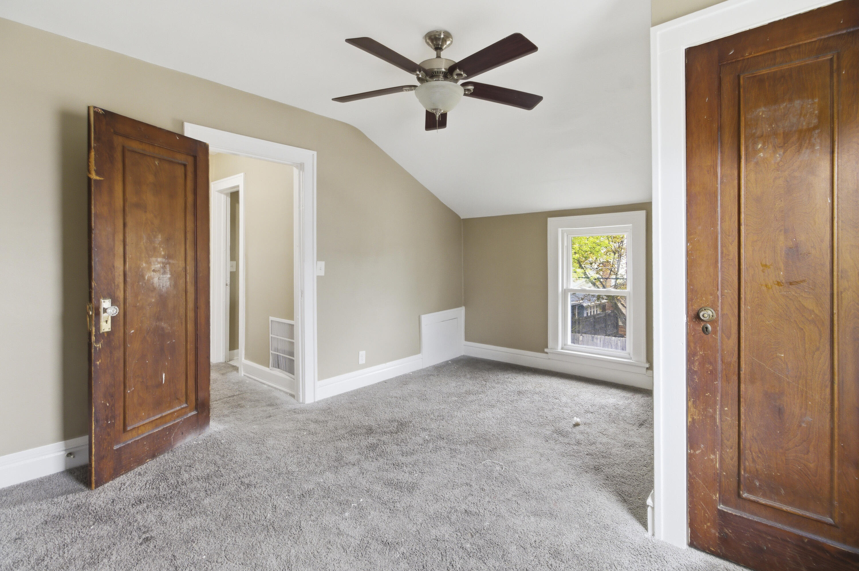 2432 North 55th Street Milwaukee, WI 53210 - Photo 21 of 41 IMG_1700