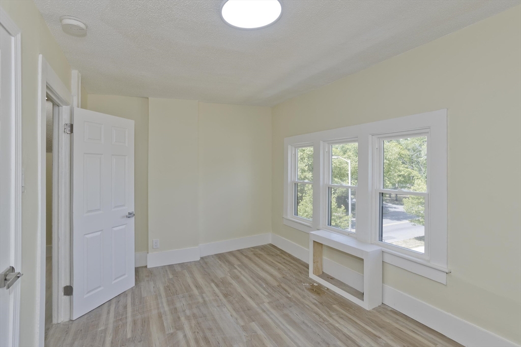 205 St James Avenue Springfield, MA 01109 - Photo 23 of 28