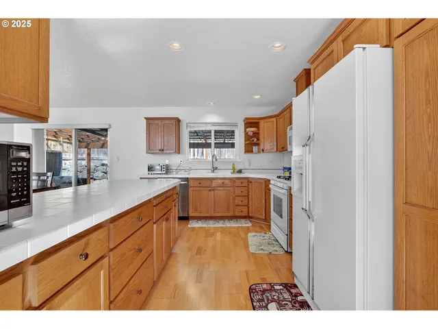 $565,000 | 32839 Southwest Crystal Springs Court, Scappoose, OR 97056