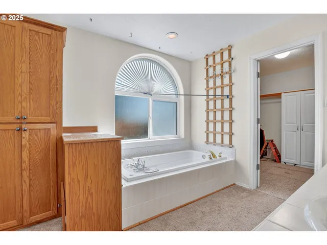 $565,000 | 32839 Southwest Crystal Springs Court, Scappoose, OR 97056