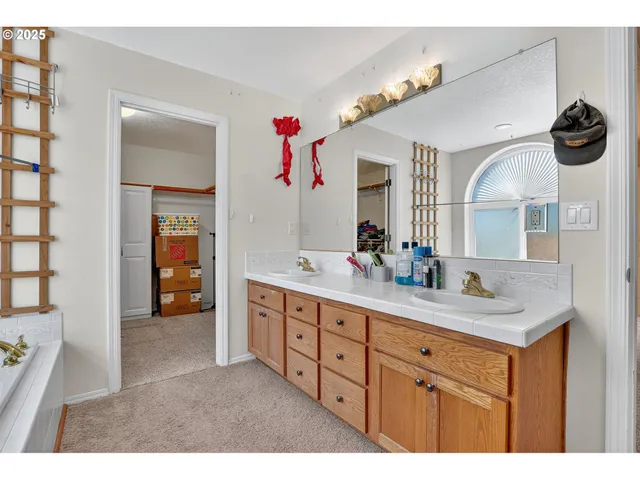 $565,000 | 32839 Southwest Crystal Springs Court, Scappoose, OR 97056