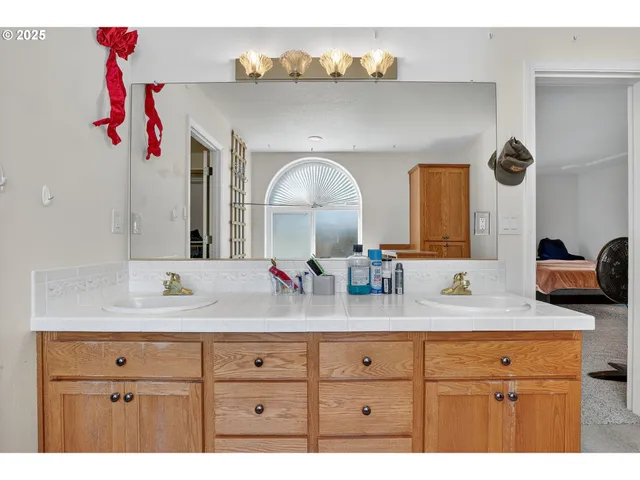 $565,000 | 32839 Southwest Crystal Springs Court, Scappoose, OR 97056