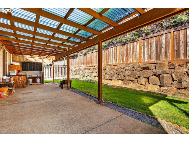 $565,000 | 32839 Southwest Crystal Springs Court, Scappoose, OR 97056