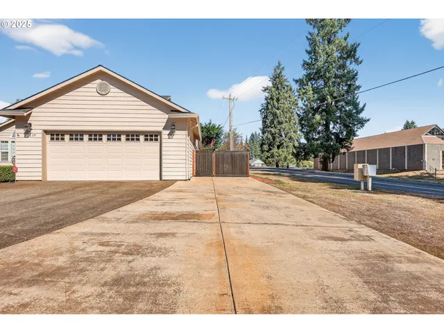 $565,000 | 32839 Southwest Crystal Springs Court, Scappoose, OR 97056