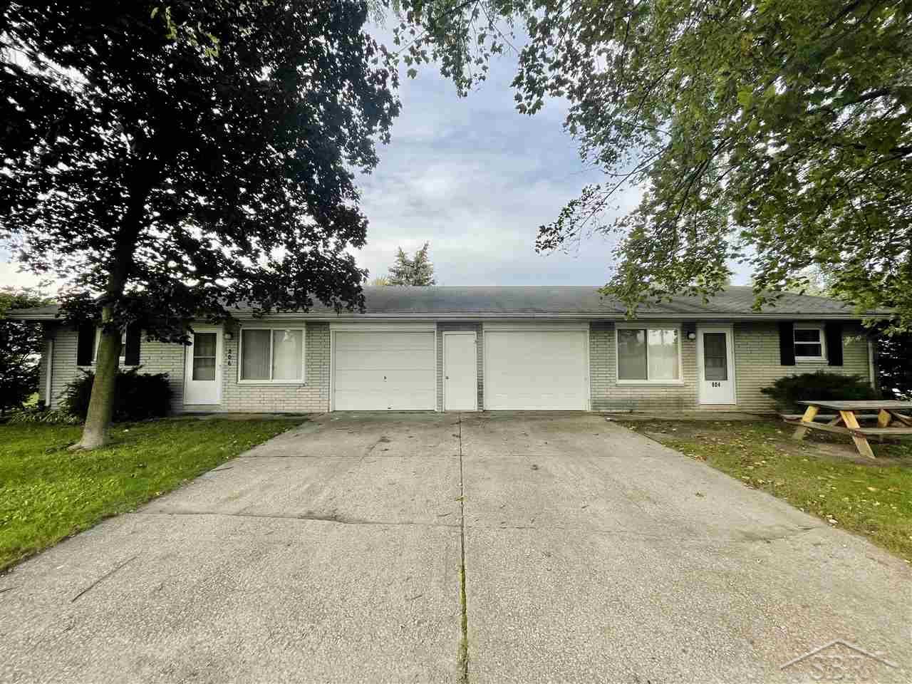 806 Schust Road Saginaw, MI 48604 - Photo 2 of 15 Front