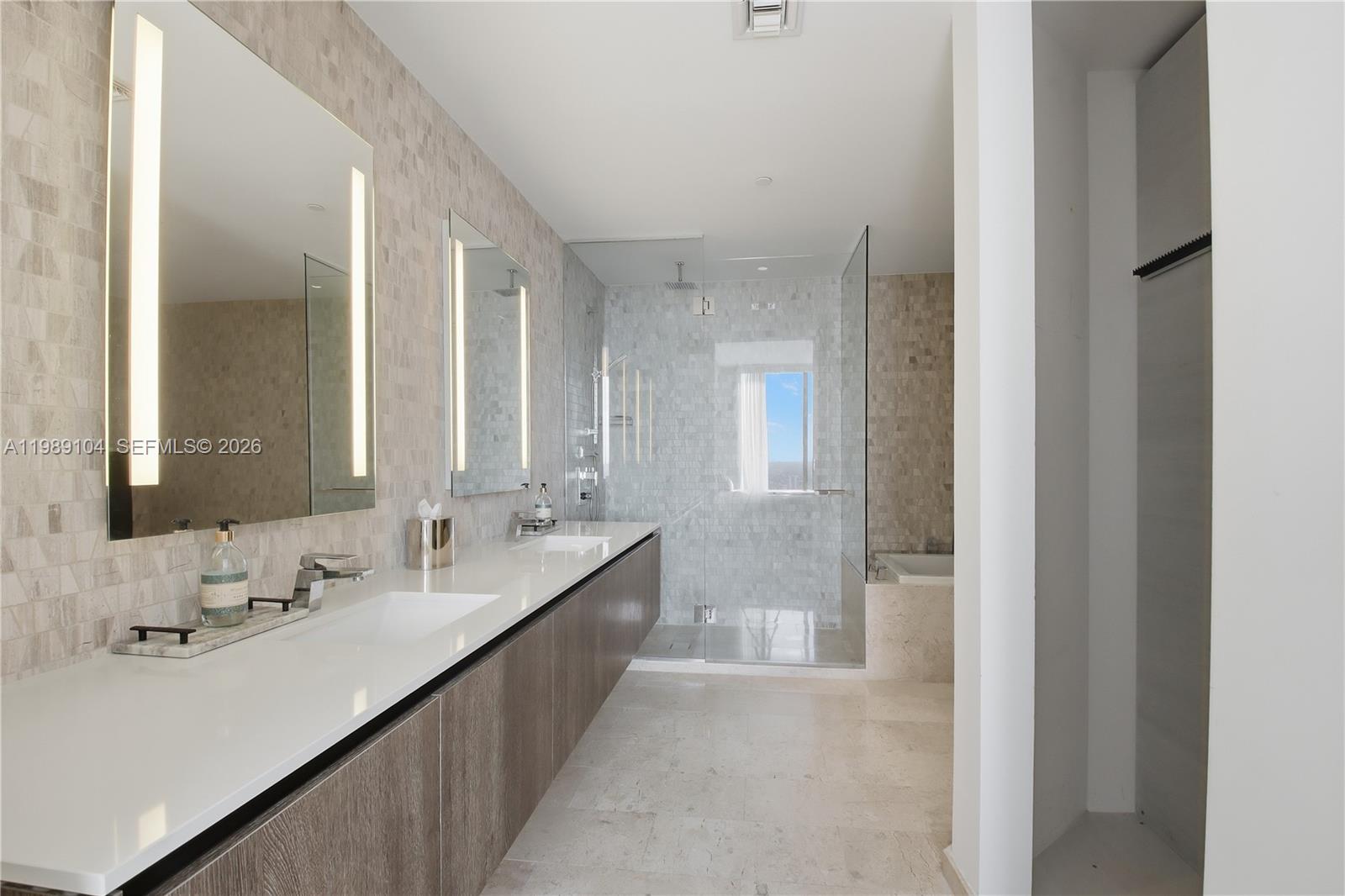 88 Southwest 7th Street, Unit 2404 Miami, FL 33130 - Photo 7 of 20