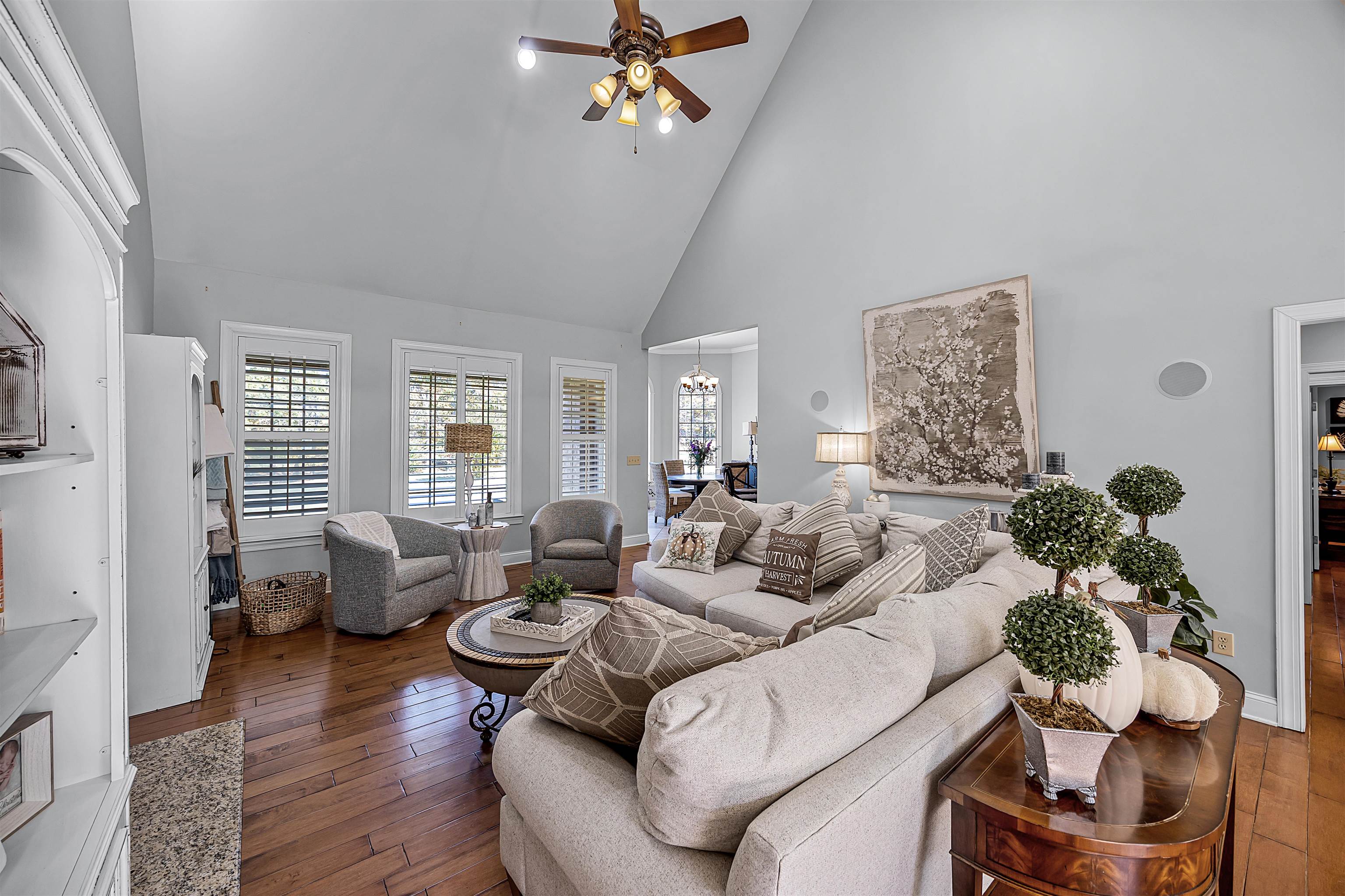 140 Legends Drive Counce, TN 38326 - Photo 8 of 30 a living room with furniture potted plant and a window