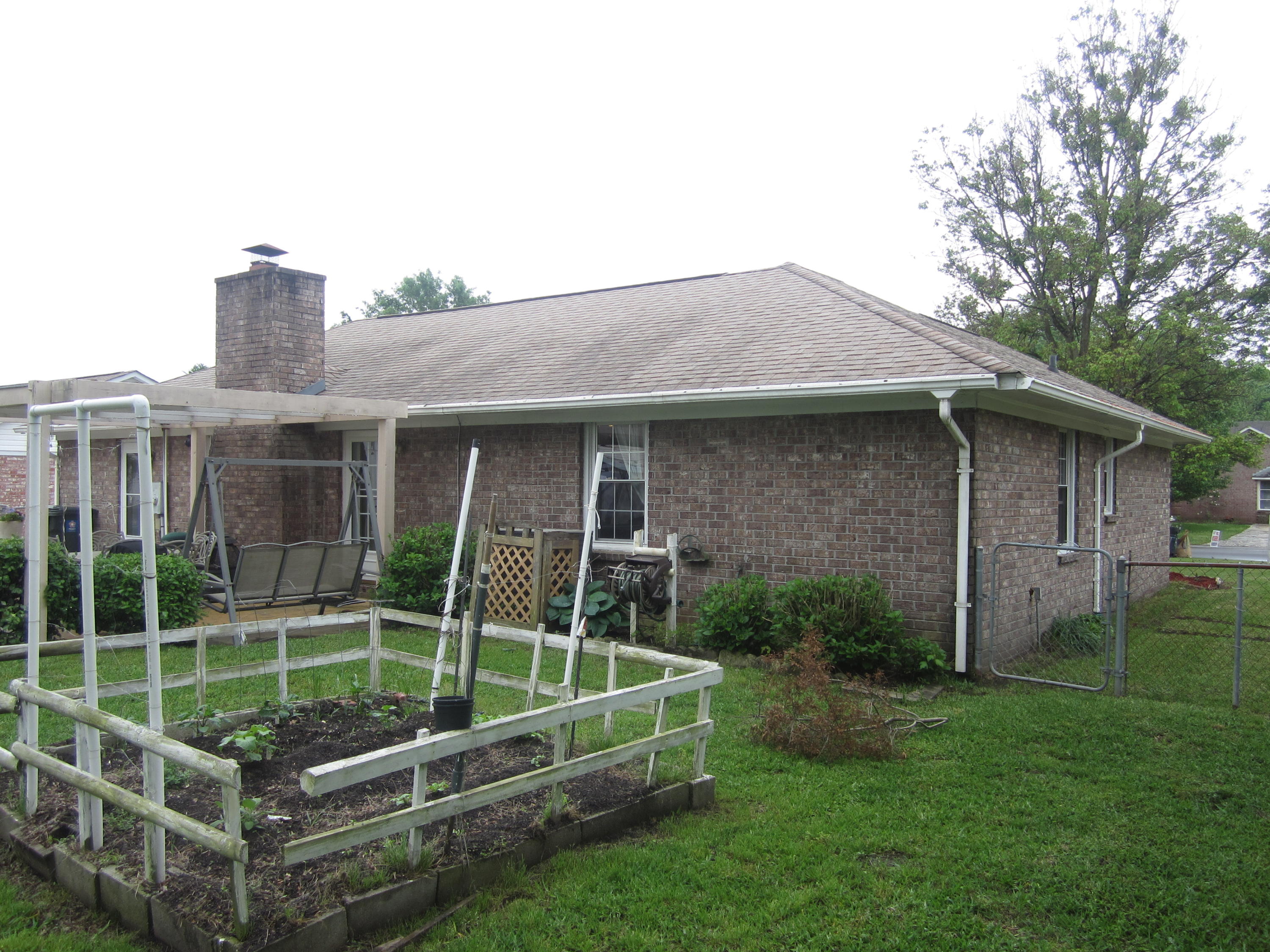 809 Beauregard Road Summerville, SC 29486 - Photo 4 of 26 809 Bearegard 009