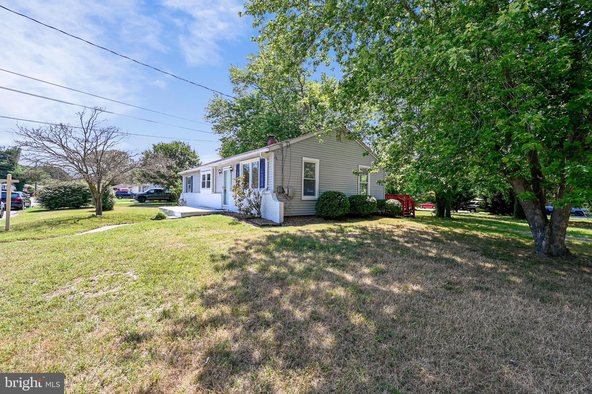 8360 Lockwood Road Pasadena, MD 21122 - Photo 5 of 44 Right side