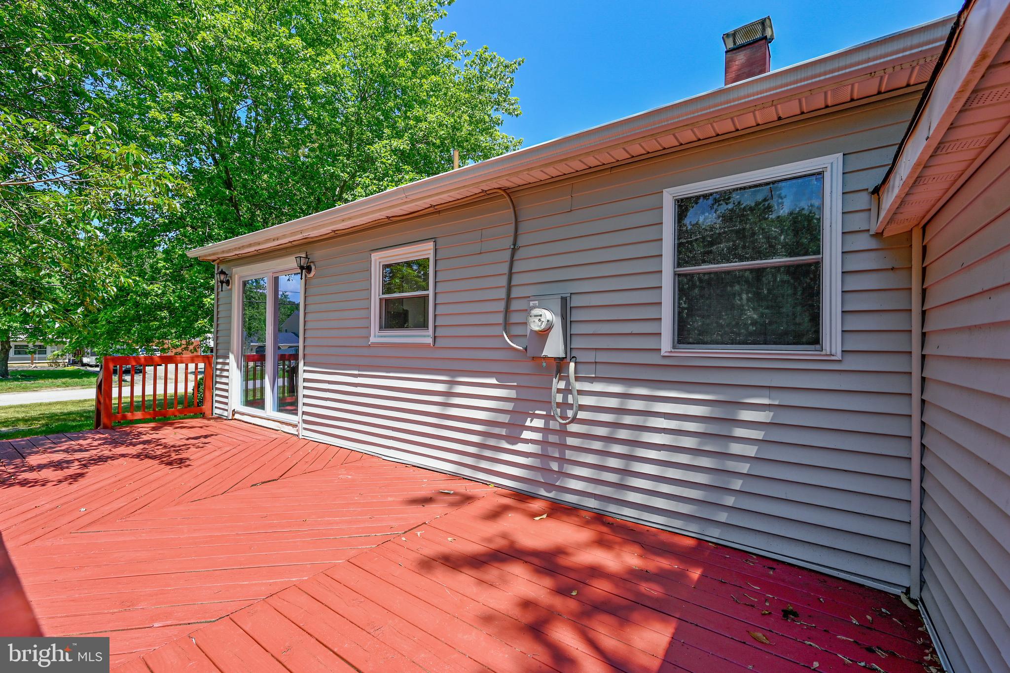 8360 Lockwood Road Pasadena, MD 21122 - Photo 8 of 44 Deck right view