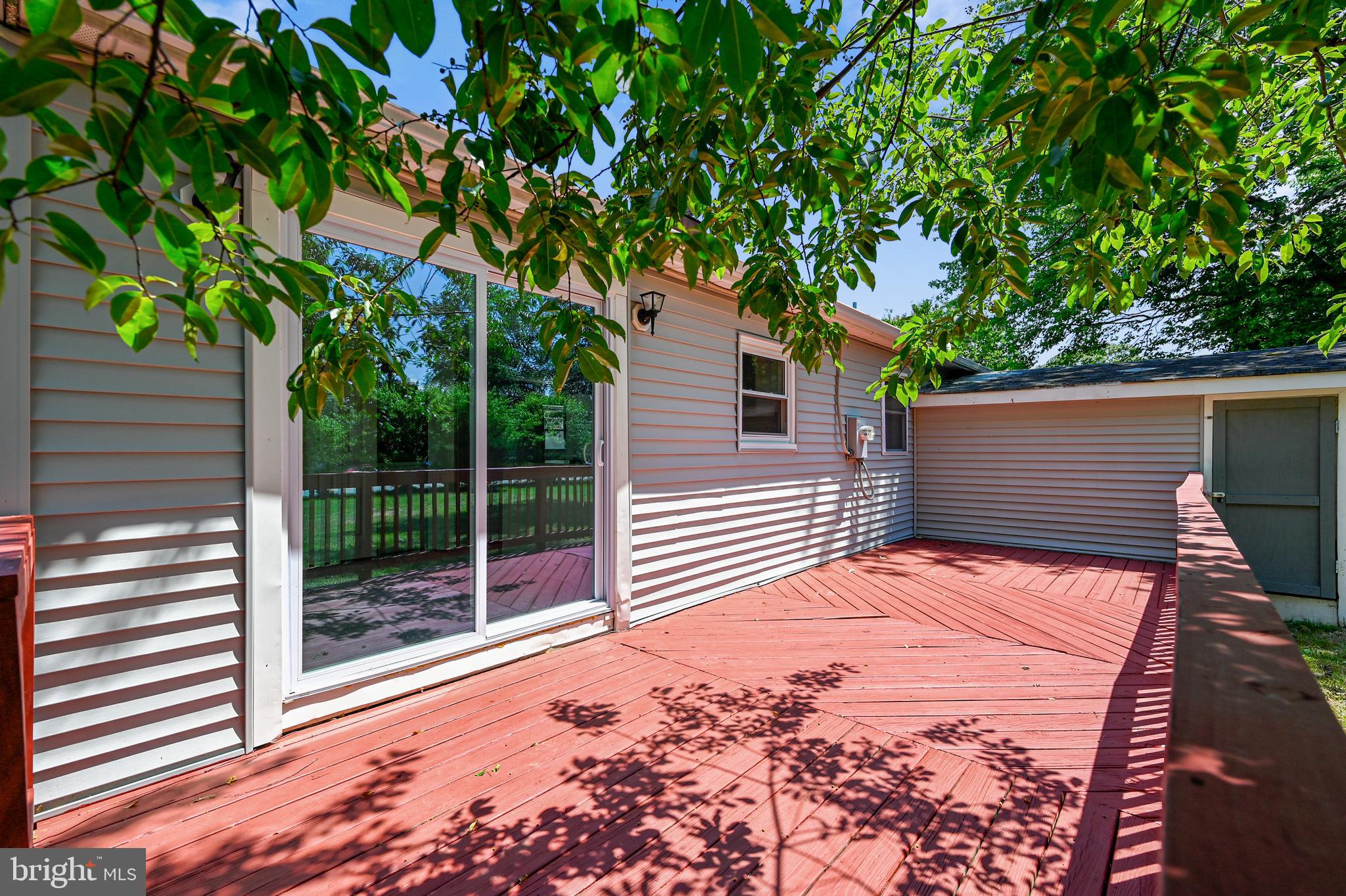 8360 Lockwood Road Pasadena, MD 21122 - Photo 9 of 44 Deck left view