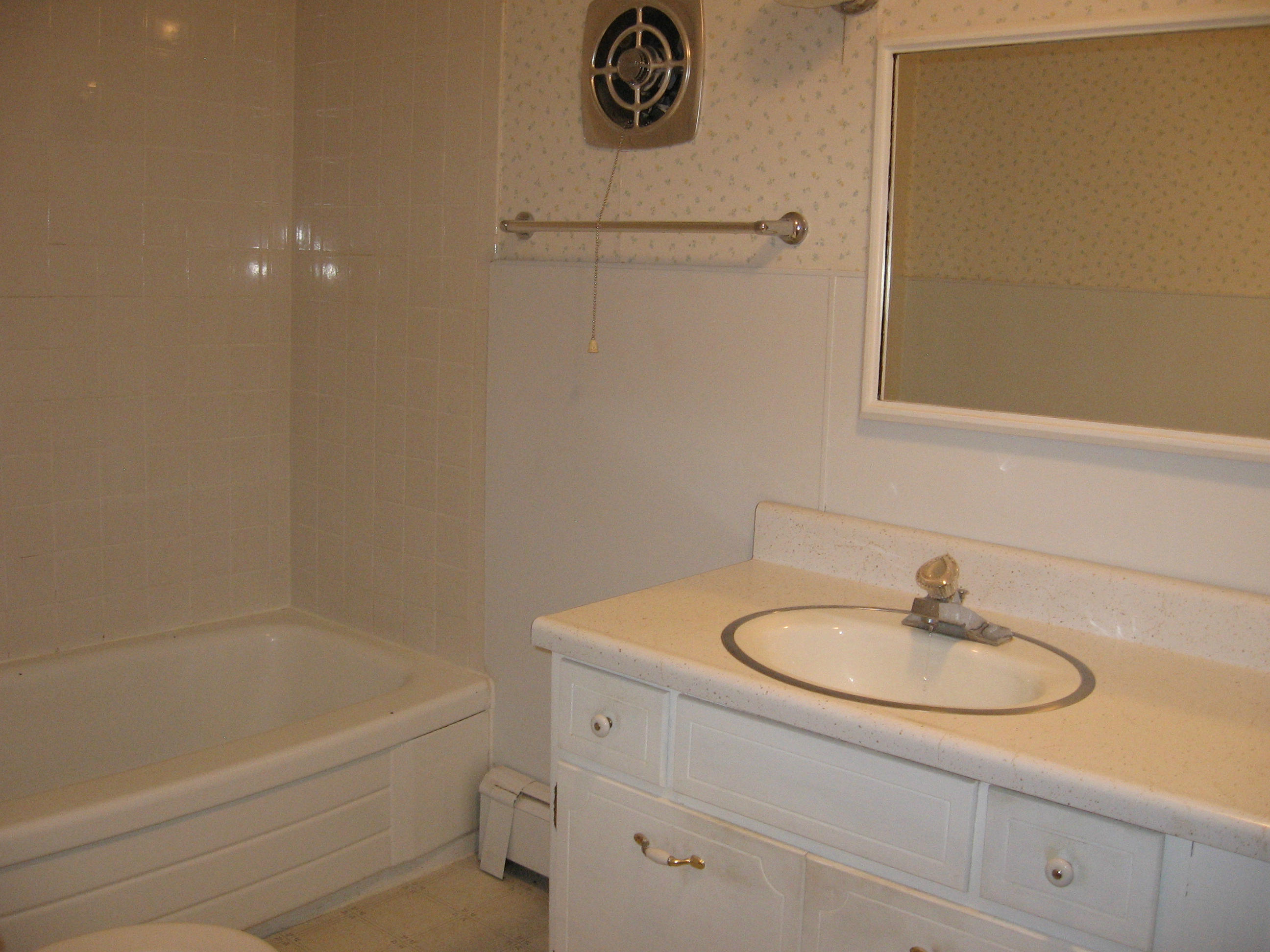 3436 New Spring Branch Road Southeast Roanoke, VA 24014 - Photo 14 of 22 Bathroom