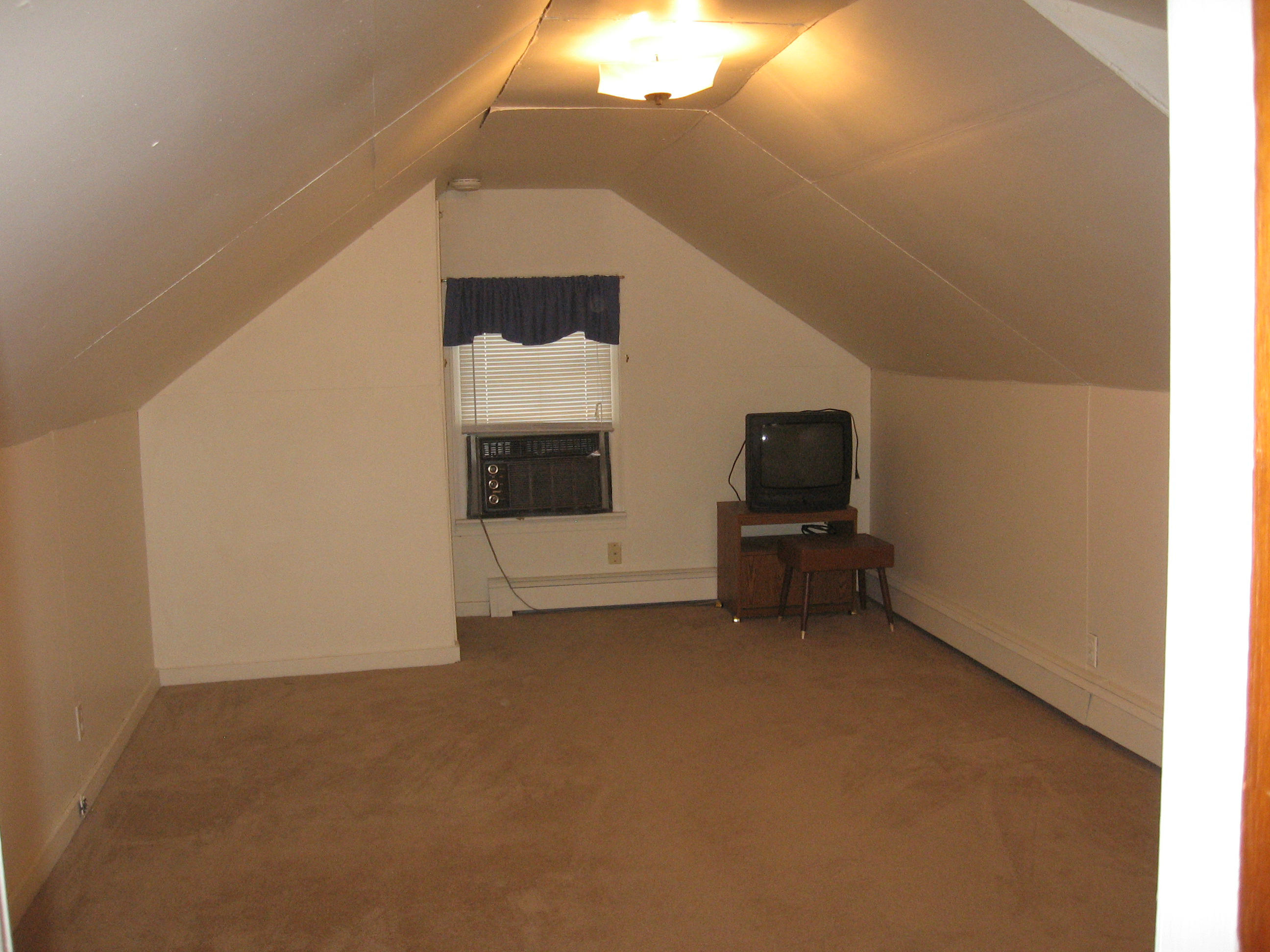 3436 New Spring Branch Road Southeast Roanoke, VA 24014 - Photo 15 of 22 Upstairs Bedroom