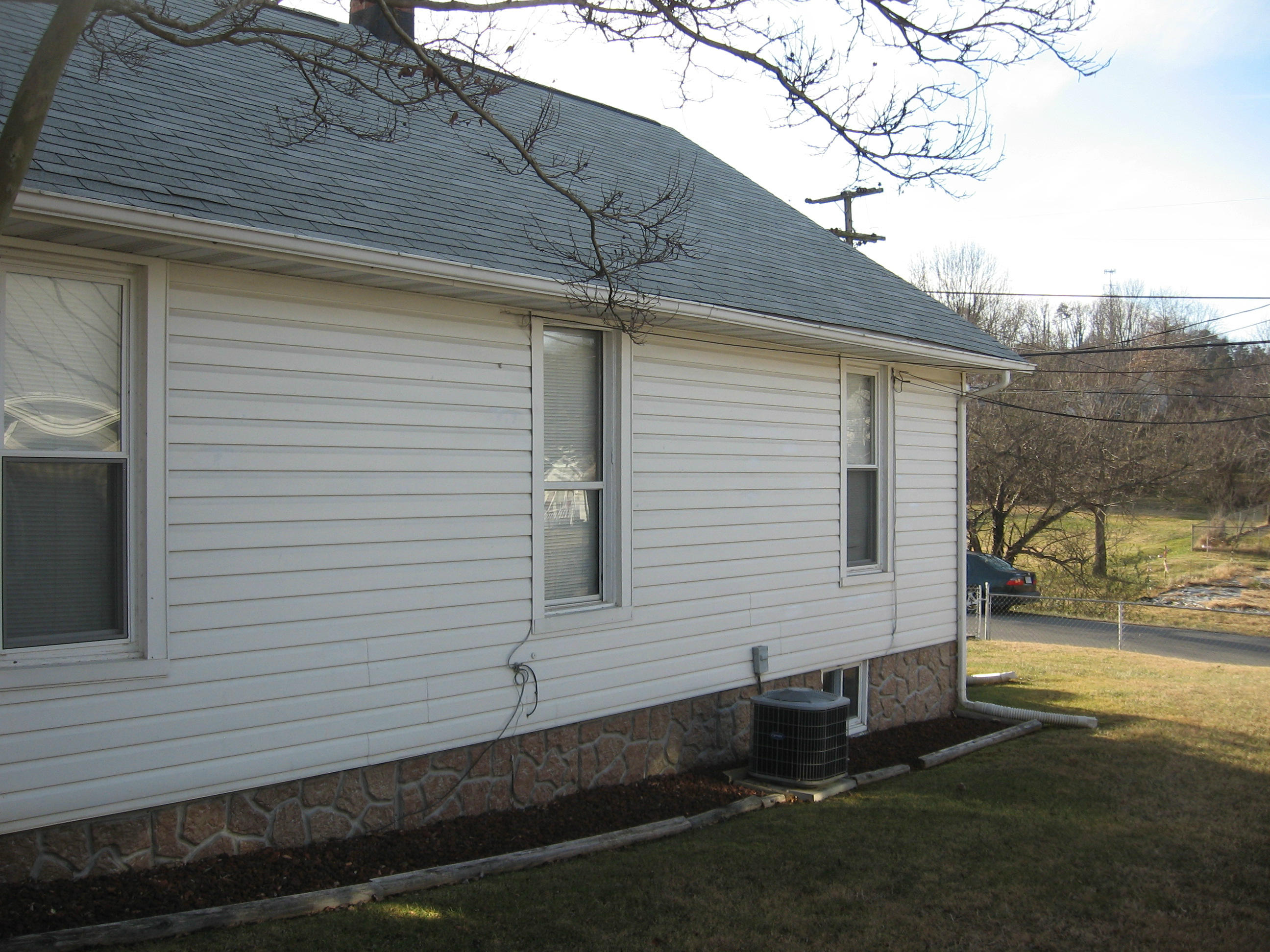 3436 New Spring Branch Road Southeast Roanoke, VA 24014 - Photo 21 of 22 Left Side View
