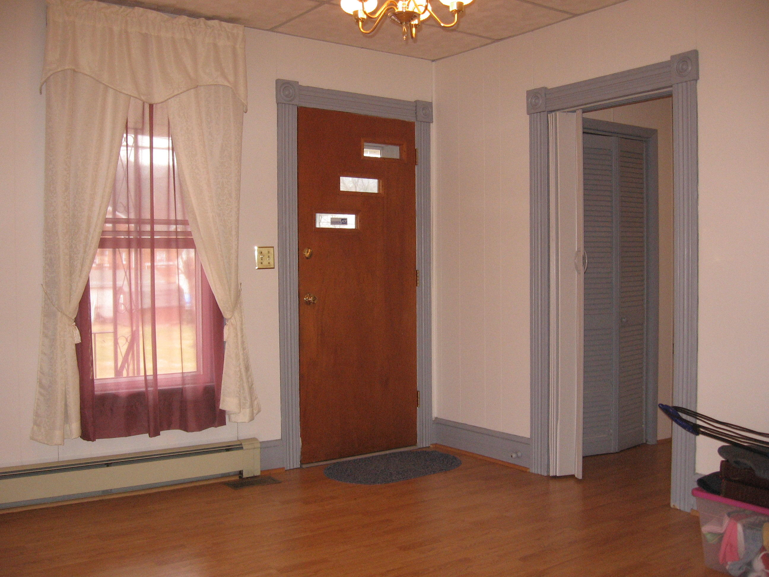 3436 New Spring Branch Road Southeast Roanoke, VA 24014 - Photo 9 of 22 Living Room