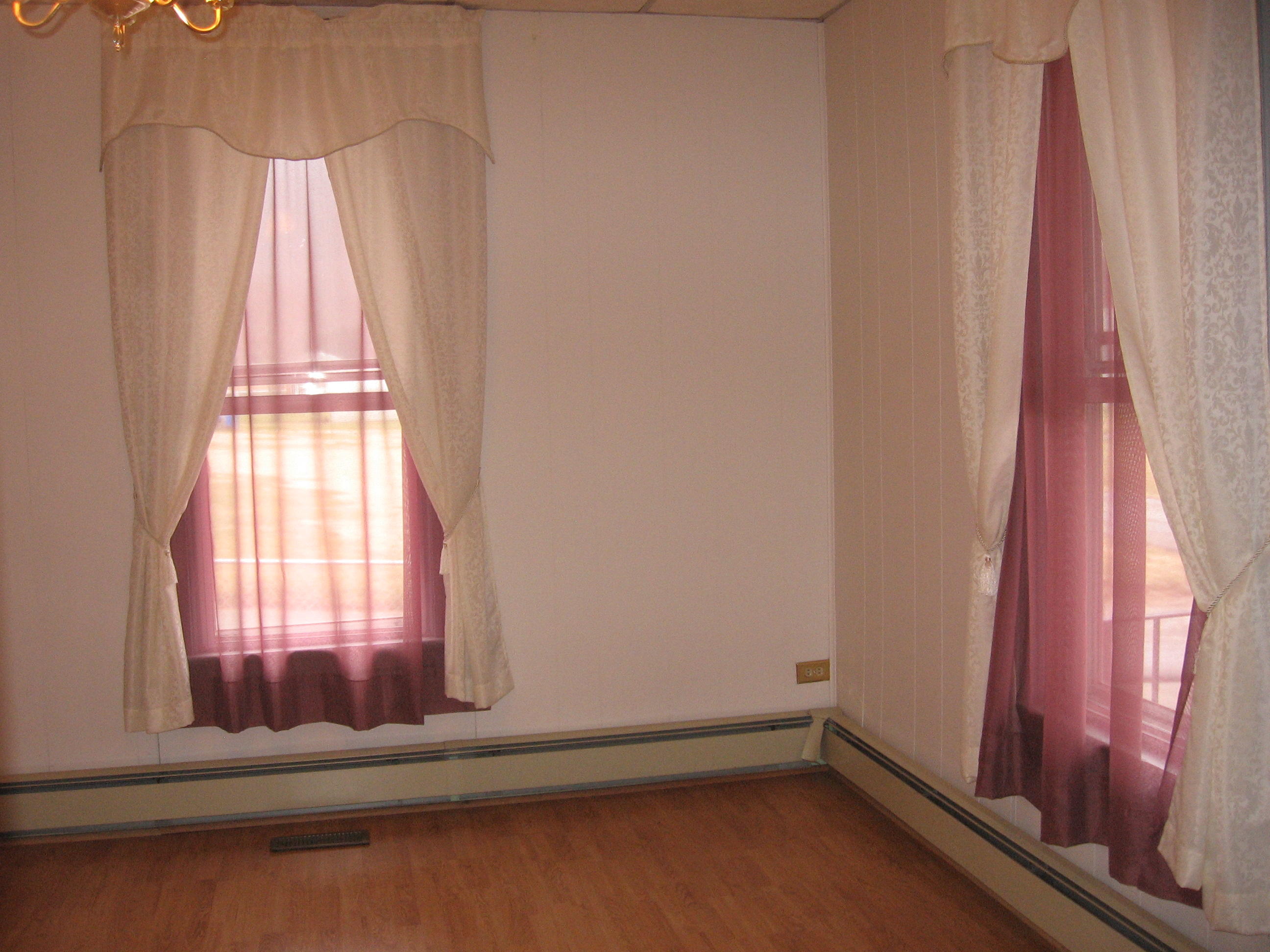 3436 New Spring Branch Road Southeast Roanoke, VA 24014 - Photo 10 of 22 Living Room