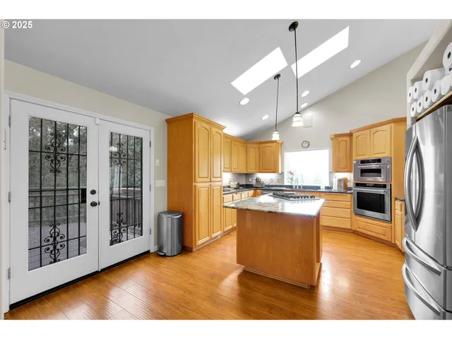 $725,000 | 1184 South 69th Street, Springfield, OR 97478