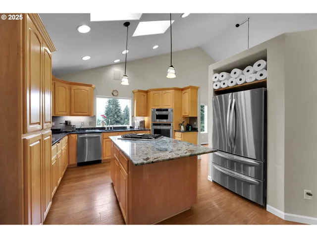 $725,000 | 1184 South 69th Street, Springfield, OR 97478