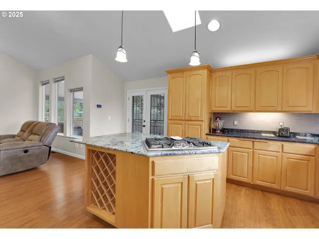 $725,000 | 1184 South 69th Street, Springfield, OR 97478