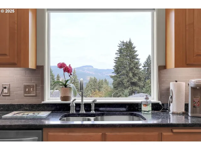 $725,000 | 1184 South 69th Street, Springfield, OR 97478