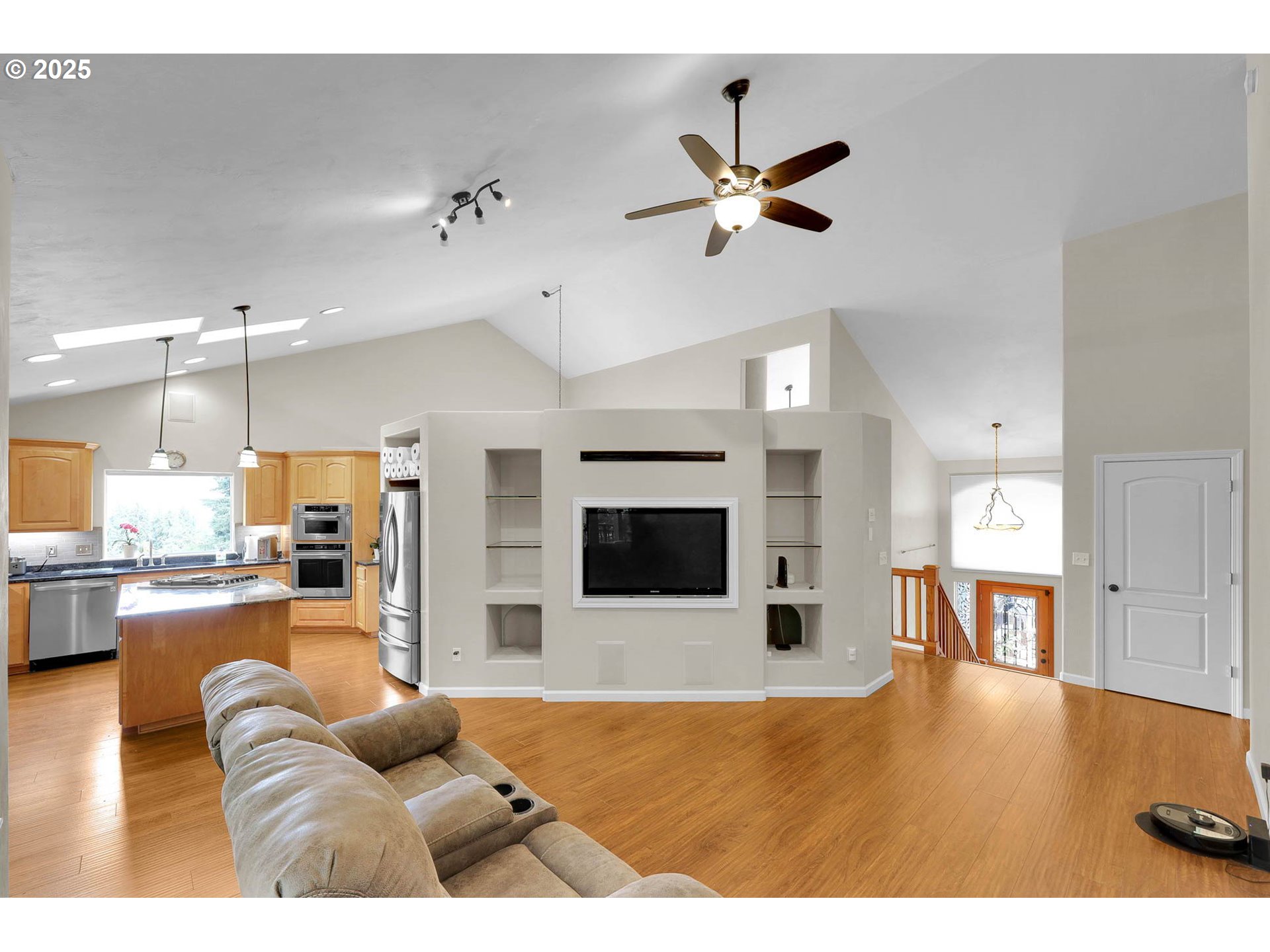 1184 South 69th Street Springfield, OR 97478 - Photo 9 of 48